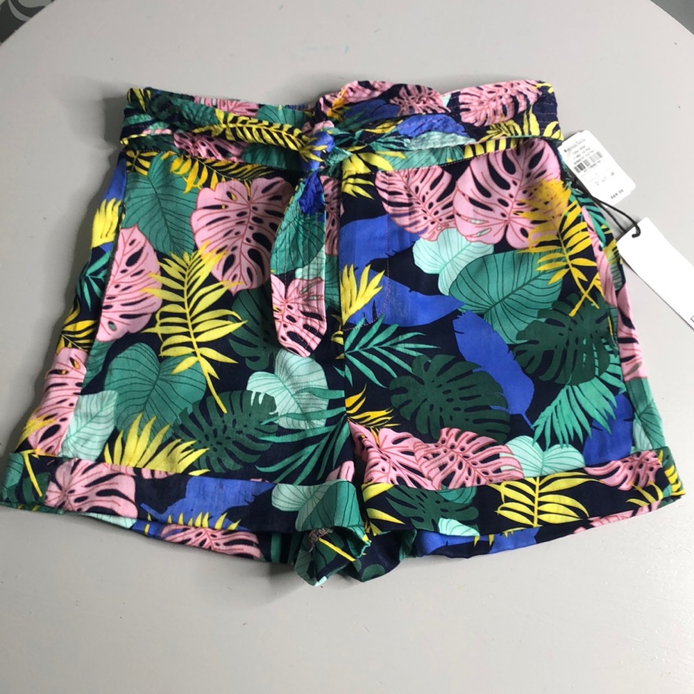 NWT Dex tie waist cuffed tropical short